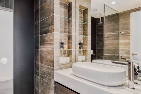Docklands Waterfront Luxury Villa - Accommodation Georgetown 19