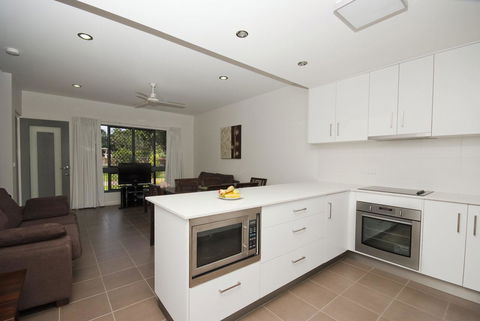 Woodville Beach Townhouse 6 - Accommodation Georgetown 4