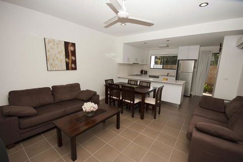 Woodville Beach Townhouse 6 - Accommodation Georgetown 2