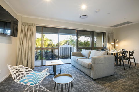 Nightcap At Kawana Waters Hotel - Accommodation Georgetown 2