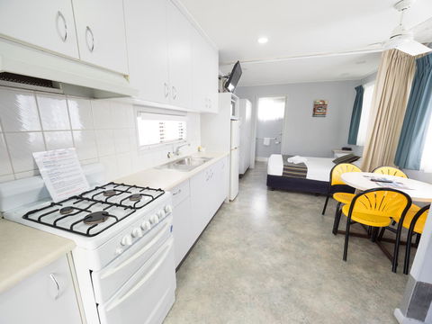 Alex Beach Cabins And Tourist Park - Accommodation Georgetown 29