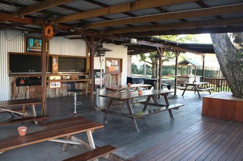 Nomads Airlie Beach - Accommodation Georgetown 2