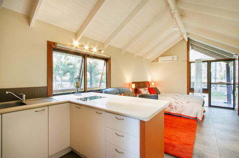 Airlie Beach Eco Cabins - Adults Only - Accommodation Georgetown 12