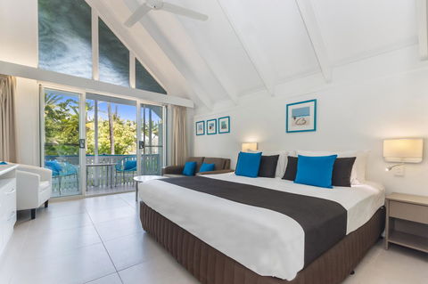By The Sea Port Douglas - Accommodation Georgetown 9