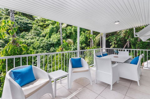 By The Sea Port Douglas - Accommodation Georgetown 7
