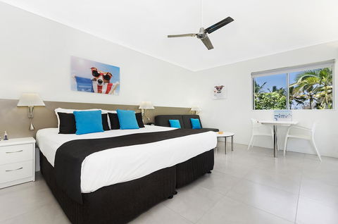 By The Sea Port Douglas - Accommodation Georgetown 15