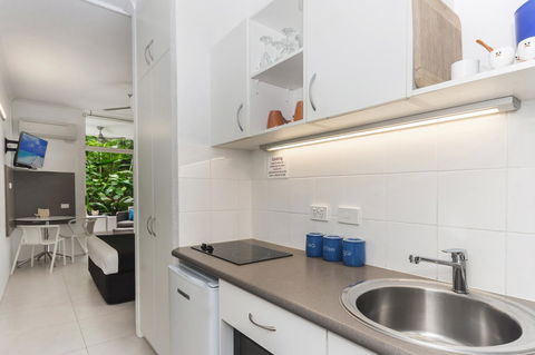 By The Sea Port Douglas - Accommodation Georgetown 13