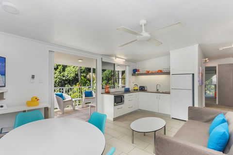 By The Sea Port Douglas - Accommodation Georgetown 8