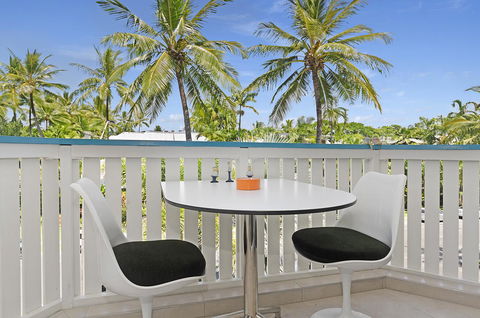 By The Sea Port Douglas - Accommodation Georgetown 18