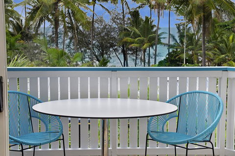 By The Sea Port Douglas - Accommodation Georgetown 5