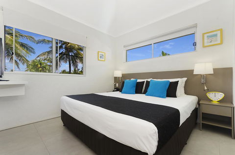 By The Sea Port Douglas - Accommodation Georgetown 17