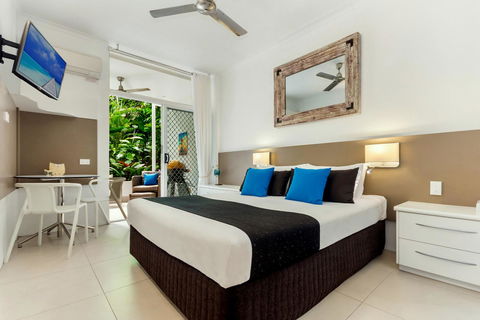 By The Sea Port Douglas - Accommodation Georgetown 11