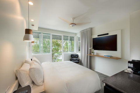 Heart Hotel And Gallery Whitsundays - Accommodation Georgetown 3