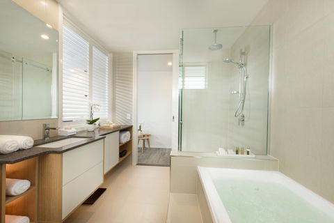 Heart Hotel And Gallery Whitsundays - Accommodation Georgetown 1