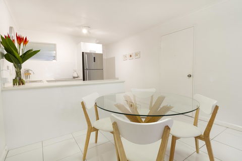 The White House Port Douglas - Accommodation Georgetown 13