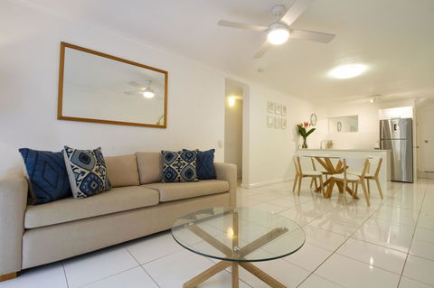 The White House Port Douglas - Accommodation Georgetown 2