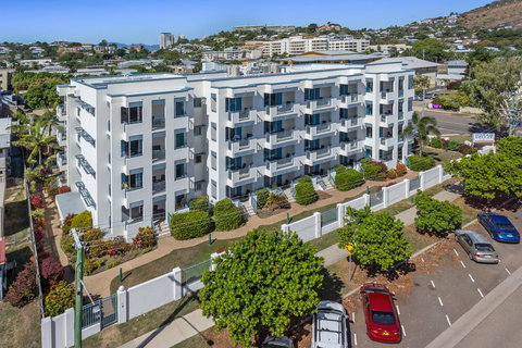 Madison Ocean Breeze Apartments - Accommodation Georgetown 1