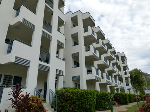 Madison Ocean Breeze Apartments - Accommodation Georgetown 7