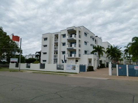 Madison Ocean Breeze Apartments - Accommodation Georgetown 6