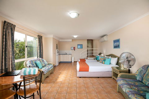 Sunlit Waters Studio Apartments - Accommodation Georgetown 42