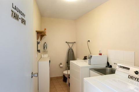 Sunlit Waters Studio Apartments - Accommodation Georgetown 9