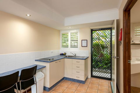 Sunlit Waters Studio Apartments - Accommodation Georgetown 27