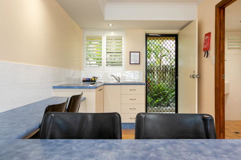 Sunlit Waters Studio Apartments - Accommodation Georgetown 28