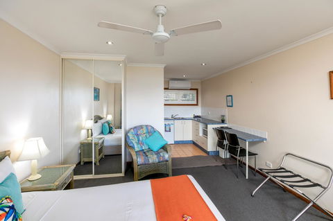 Sunlit Waters Studio Apartments - Accommodation Georgetown 13