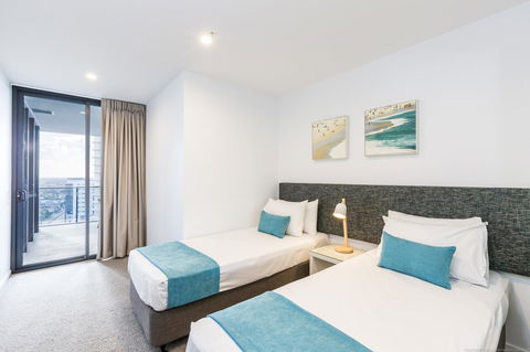 Boardwalk Burleigh Beach - Official - Accommodation Georgetown 10