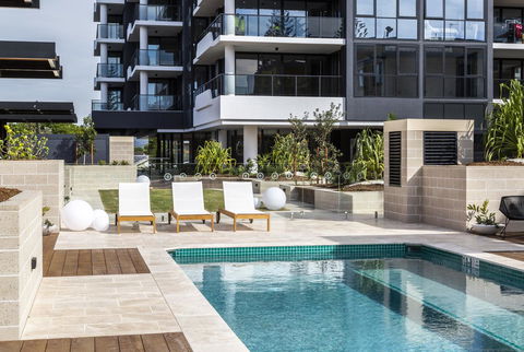 Boardwalk Burleigh Beach - Official - Accommodation Georgetown 3