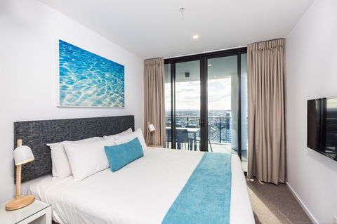 Boardwalk Burleigh Beach - Official - Accommodation Georgetown 13