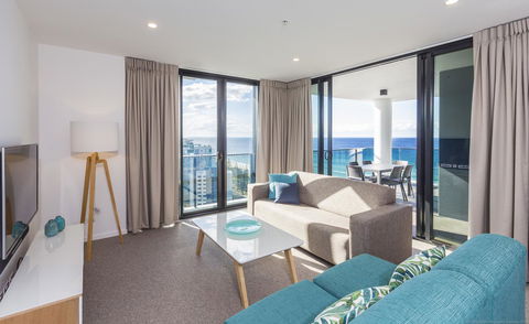 Boardwalk Burleigh Beach - Official - Accommodation Georgetown 1