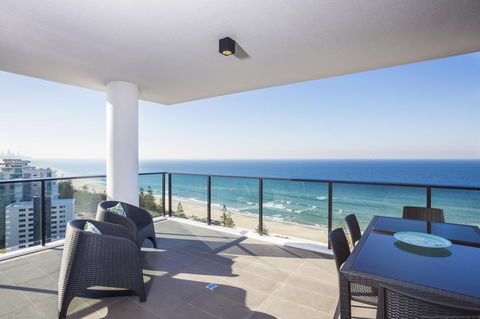 Boardwalk Burleigh Beach - Official - Accommodation Georgetown 2