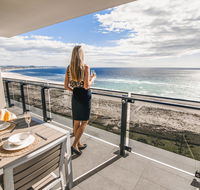 Iconic Kirra Beach Resort - Accommodation Georgetown