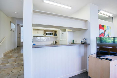 Tiki Hotel Apartments Surfers Paradise - Accommodation Georgetown 9