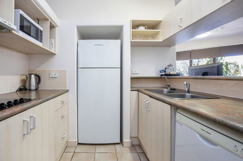 Tiki Hotel Apartments Surfers Paradise - Accommodation Georgetown 11