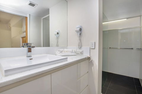 Tiki Hotel Apartments Surfers Paradise - Accommodation Georgetown 5