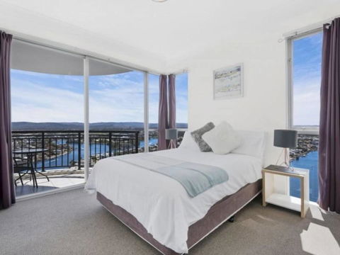 Beach Stay - Ocean & Riverview Resort Chevron Renaissance Central Surfers Paradise - Accommodation Georgetown 1