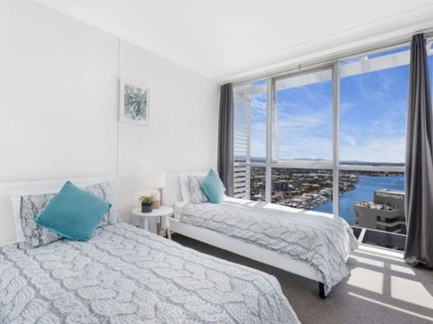 Beach Stay - Ocean & Riverview Resort Chevron Renaissance Central Surfers Paradise - Accommodation Georgetown 2