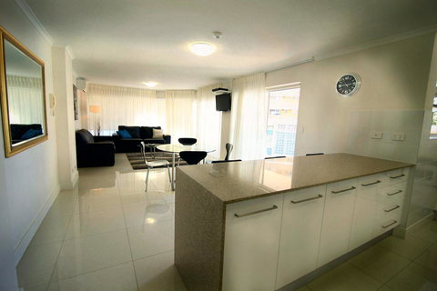 Grosvenor Beachfront Apartments Surfers Paradise - Accommodation Georgetown 3
