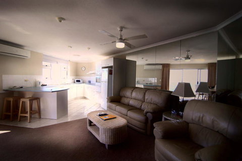 Grosvenor Beachfront Apartments Surfers Paradise - Accommodation Georgetown 9