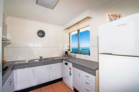 Seacrest Beachfront Apartments Surfers Paradise - Accommodation Georgetown 7