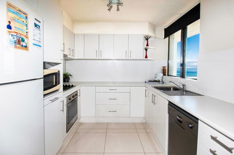 Seacrest Beachfront Apartments Surfers Paradise - Accommodation Georgetown 23