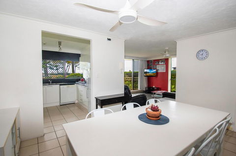 Seacrest Beachfront Apartments Surfers Paradise - Accommodation Georgetown 14