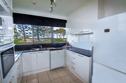 Seacrest Beachfront Apartments Surfers Paradise - Accommodation Georgetown 12