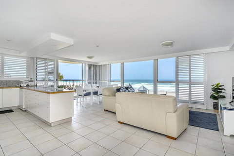 Golden Sands On The Beach - Absolute Beachfront Apartments - Accommodation Georgetown 2