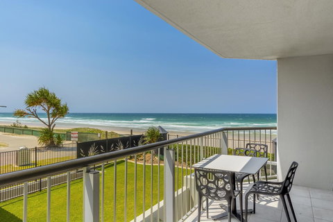 Golden Sands On The Beach - Absolute Beachfront Apartments - Accommodation Georgetown 1