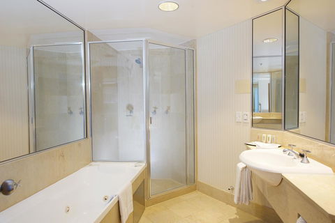 Crowne Plaza Surfers Paradise, An IHG Hotel - Accommodation Georgetown 6