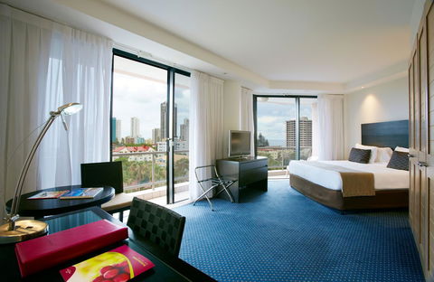 Crowne Plaza Surfers Paradise, An IHG Hotel - Accommodation Georgetown 2