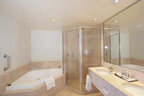 Crowne Plaza Surfers Paradise, An IHG Hotel - Accommodation Georgetown 35
